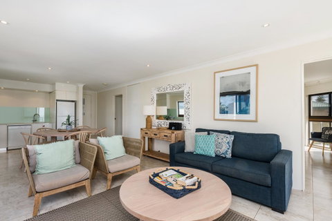 Bayview Beachfront Apartments, In Town Right On The Beach - Accommodation Whitsundays 32