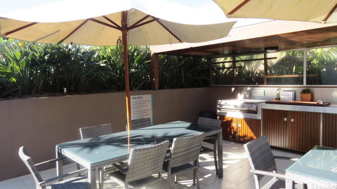 Bayview Beachfront Apartments, In Town Right On The Beach - Accommodation Whitsundays 23