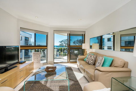 Bayview Beachfront Apartments, In Town Right On The Beach - Accommodation Whitsundays 38