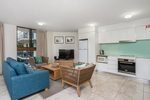 Bayview Beachfront Apartments, In Town Right On The Beach - Accommodation Whitsundays 40