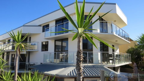 Bayview Beachfront Apartments, In Town Right On The Beach - Accommodation Whitsundays 14