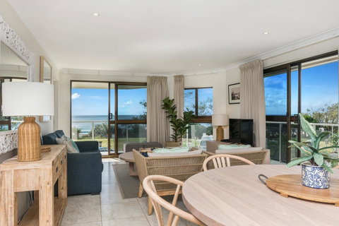 Bayview Beachfront Apartments, In Town Right On The Beach - Accommodation Whitsundays 30