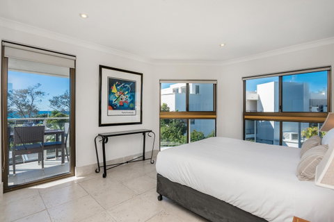 Bayview Beachfront Apartments, In Town Right On The Beach - Accommodation Whitsundays 37