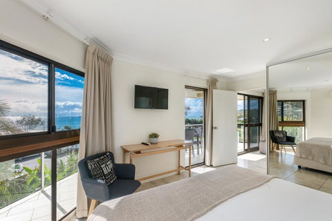 Bayview Beachfront Apartments, In Town Right On The Beach - Accommodation Whitsundays 33