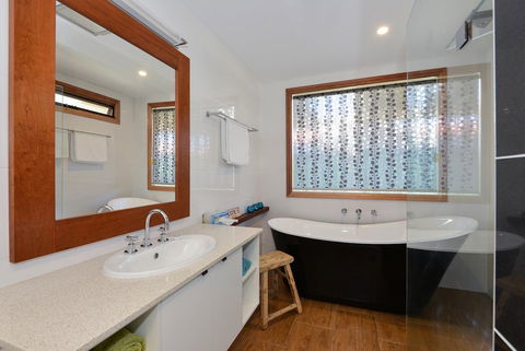 Trafalgar Premium Vintage Suites - Accommodation Whitsundays 5