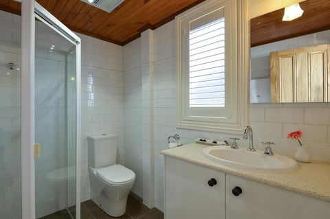 Trafalgar Premium Vintage Suites - Accommodation Whitsundays 16