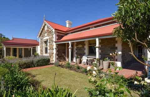 Trafalgar Premium Vintage Suites - Accommodation Whitsundays 0