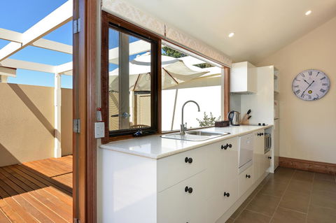 Trafalgar Premium Vintage Suites - Accommodation Whitsundays 12