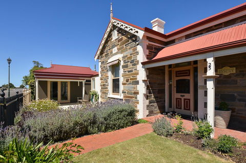 Trafalgar Premium Vintage Suites - Accommodation Whitsundays 1