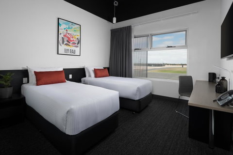 Rydges Pit Lane - Accommodation Whitsundays 32