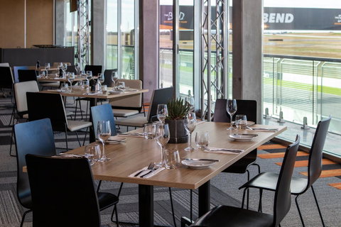 Rydges Pit Lane - Accommodation Whitsundays 39