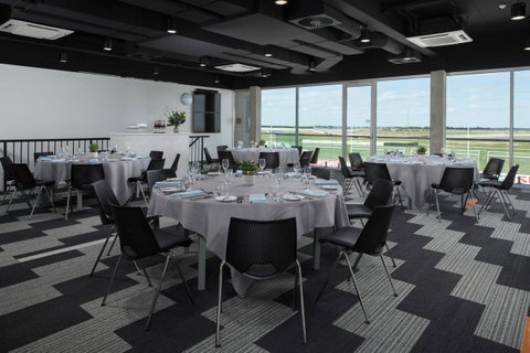 Rydges Pit Lane - Accommodation Whitsundays 14