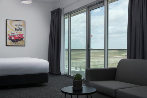 Rydges Pit Lane - Accommodation Whitsundays 25