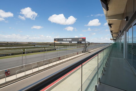 Rydges Pit Lane - Accommodation Whitsundays 1