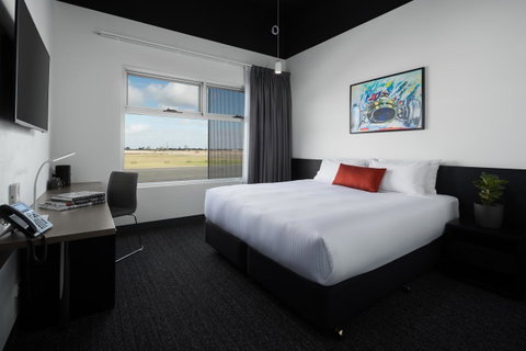 Rydges Pit Lane - Accommodation Whitsundays 35