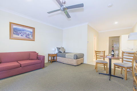 Clare Country Club - Accommodation Whitsundays 10