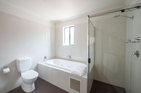 Clare Country Club - Accommodation Whitsundays 12