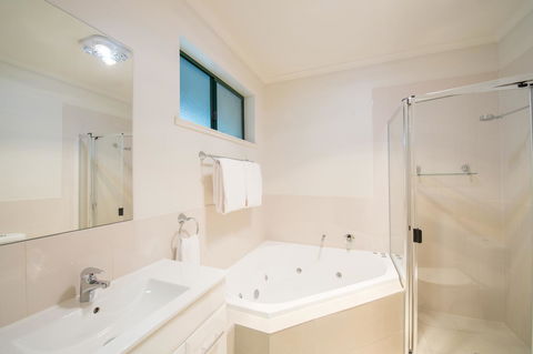 Clare Country Club - Accommodation Whitsundays 19