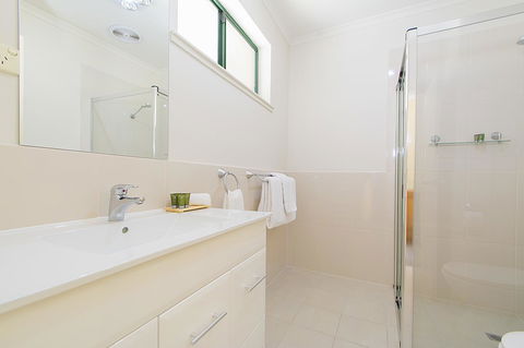 Clare Country Club - Accommodation Whitsundays 9