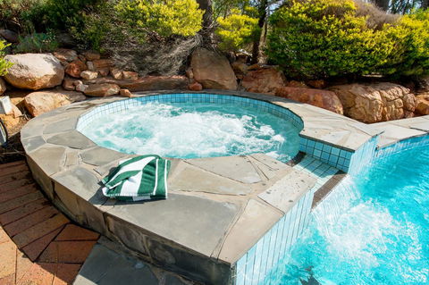 Clare Country Club - Accommodation Whitsundays 5