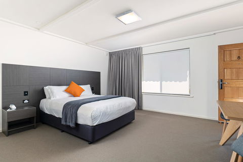 Mick O\'Sheas - Accommodation Whitsundays 4