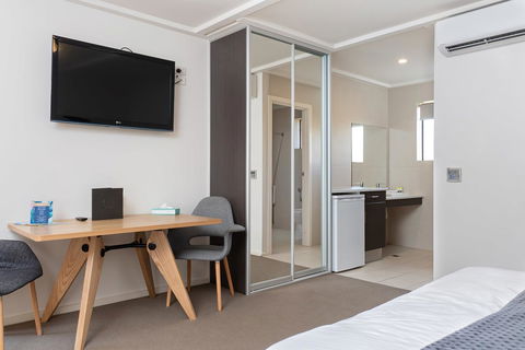 Mick O\'Sheas - Accommodation Whitsundays 1