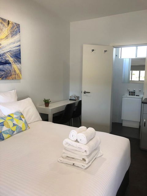 The Avenue Inn - Accommodation Whitsundays 25