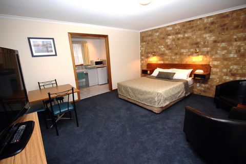 Clare Central - Accommodation Whitsundays 16