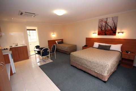 Clare Central - Accommodation Whitsundays 18
