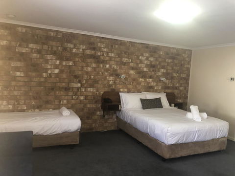 Clare Central - Accommodation Whitsundays 3
