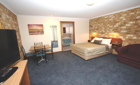 Clare Central - Accommodation Whitsundays 24