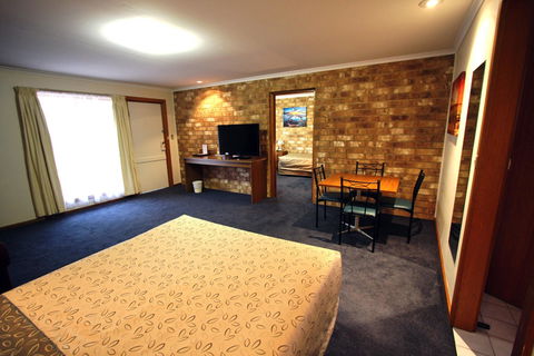 Clare Central - Accommodation Whitsundays 15