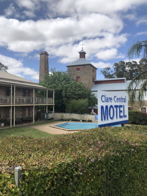Clare Central - Accommodation Whitsundays 1
