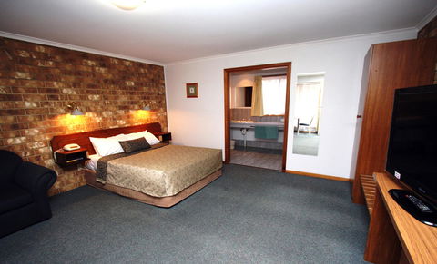 Clare Central - Accommodation Whitsundays 14