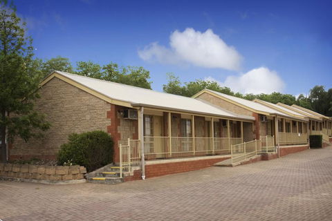 Clare Central - Accommodation Whitsundays 7