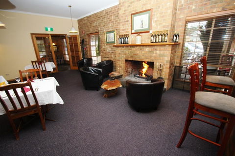 Clare Central - Accommodation Whitsundays 25