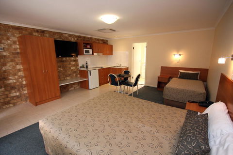 Clare Central - Accommodation Whitsundays 19