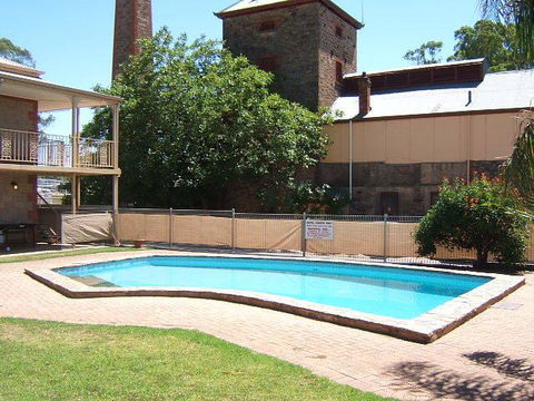 Clare Central - Accommodation Whitsundays 26