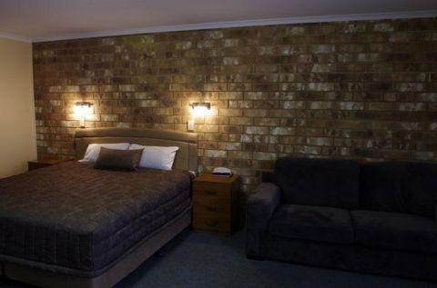 Clare Central - Accommodation Whitsundays 28