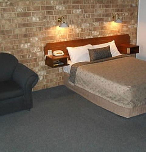 Clare Central - Accommodation Whitsundays 21