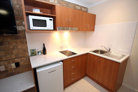 Clare Central - Accommodation Whitsundays 36
