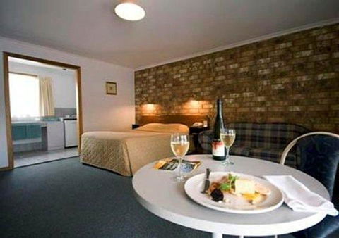 Clare Central - Accommodation Whitsundays 30