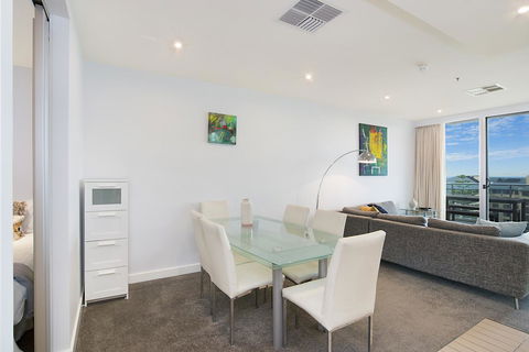 Beachside Luxury & Comfort, Ocean Views In Glenelg - Accommodation Whitsundays 11