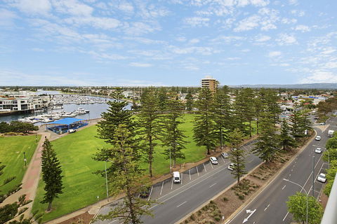 Beachside Luxury & Comfort, Ocean Views In Glenelg - Accommodation Whitsundays 24