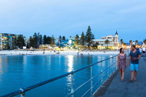 Beachside Luxury & Comfort, Ocean Views In Glenelg - Accommodation Whitsundays 33