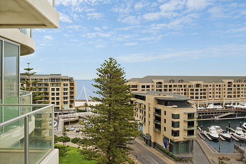 Beachside Luxury & Comfort, Ocean Views In Glenelg - Accommodation Whitsundays 25