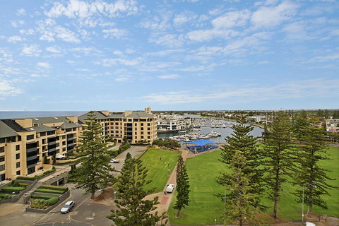 Beachside Luxury & Comfort, Ocean Views In Glenelg - Accommodation Whitsundays 26