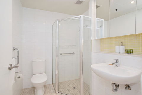 Beachside Luxury & Comfort, Ocean Views In Glenelg - Accommodation Whitsundays 21