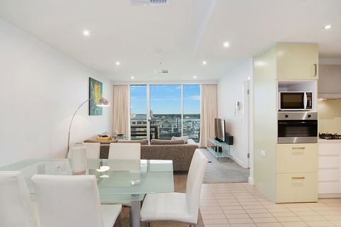 Beachside Luxury & Comfort, Ocean Views In Glenelg - Accommodation Whitsundays 7