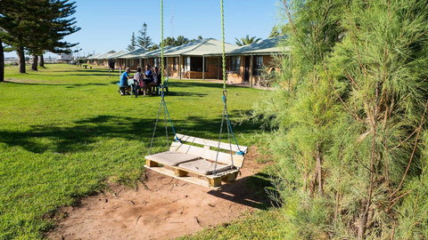 Wallaroo Holiday Park - Accommodation Whitsundays 2